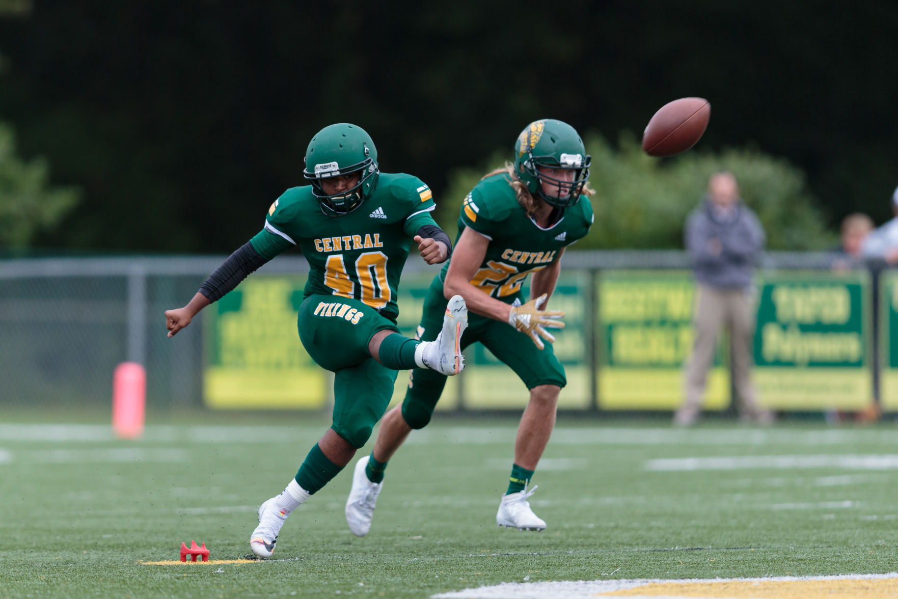 The Ragin' Bulls come from behind in the Battle of the Horns to defeat the Vikings 27-20.